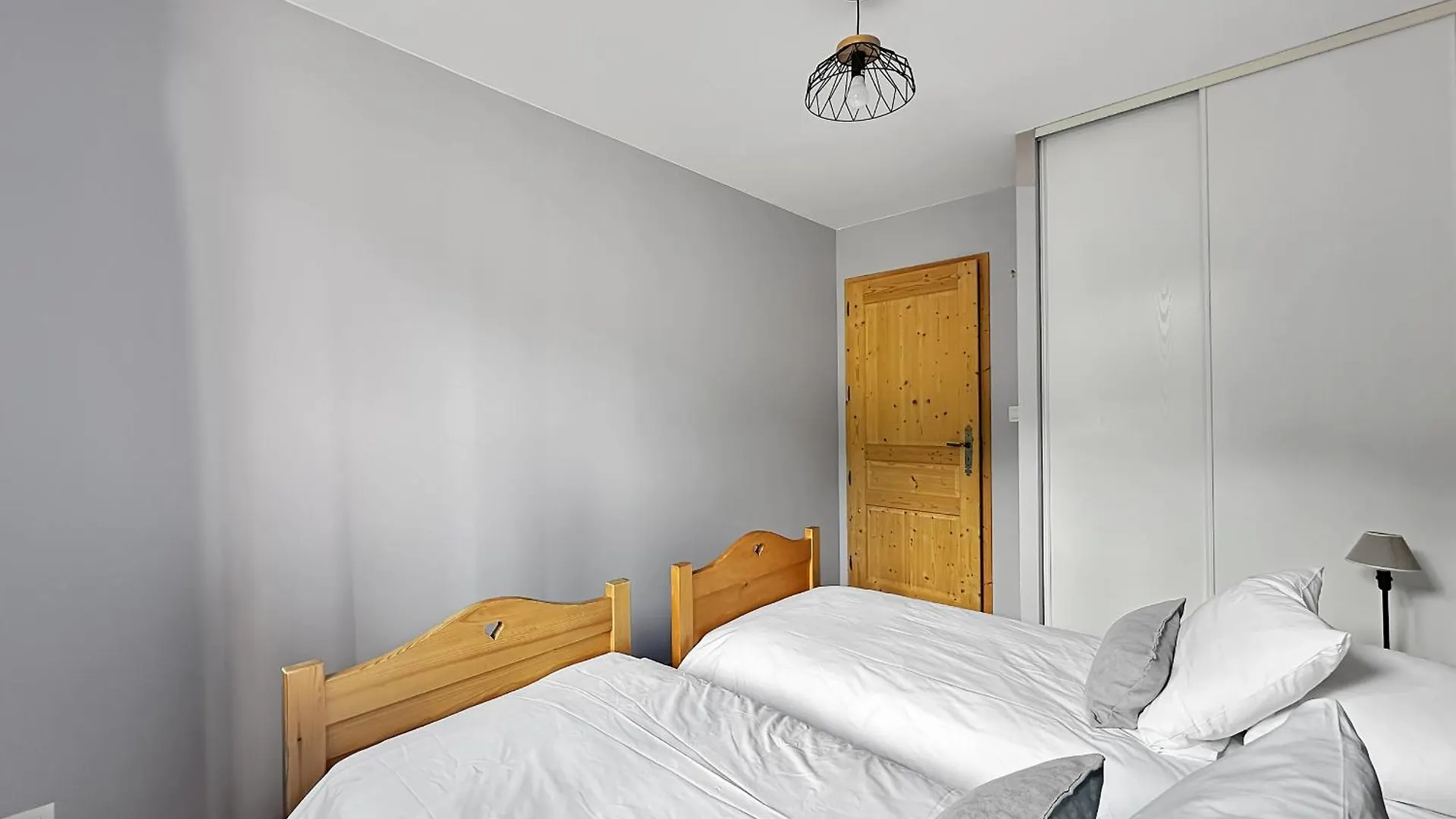 Hoc01 - Appartement 6 Personnes Proche Skibus Les Carroz d'Araches 0*,  France